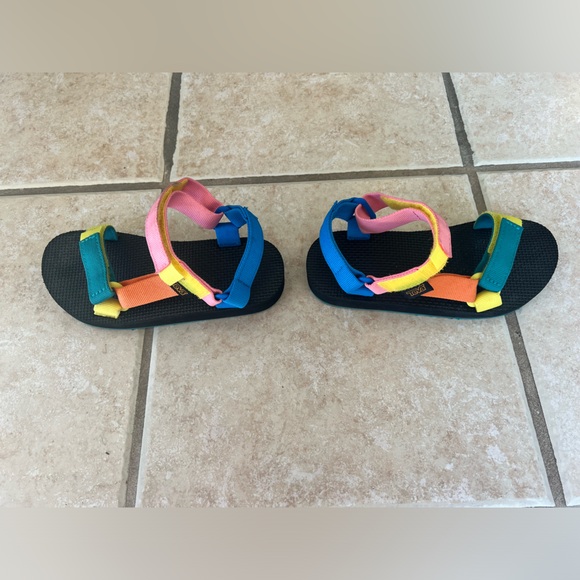 Kids Teva sandals in rainbow colors, Size 1 (New, worn twice). Great condition. - Picture 3 of 7